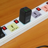Многофункционално зарядно 150W, 4 USB порта, 2 PD порта, компактно
