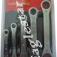 Комплект тресчотачен звездо гаечен ключ